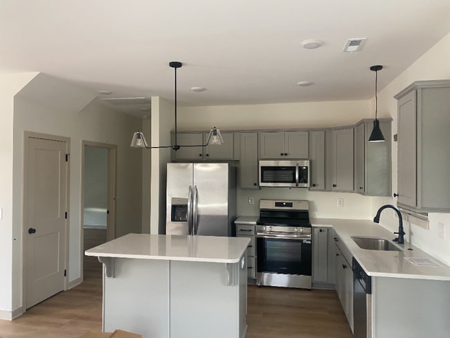 313 W Broad St, Clinton, TN 37716 - photo 2