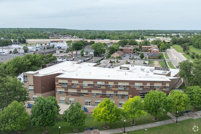 River's Edge Montessori has an overall rating of C-, according to Niche.