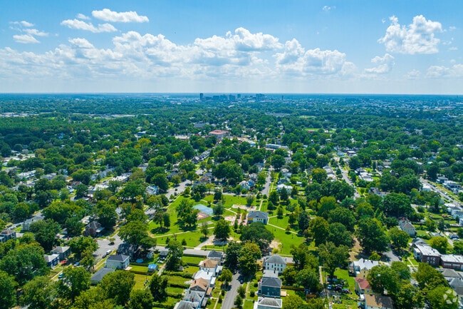 Just minutes from downtown Richmond, Highland Park is known for its convenience.
