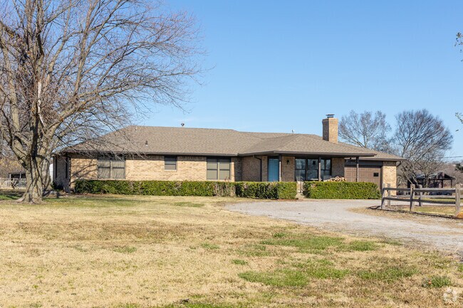 Three bedroom ranch homes on large lots can be found in Oakhurst.