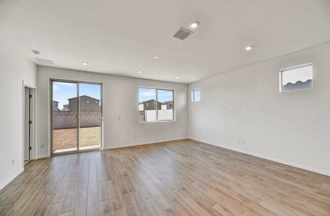 7413 W Peck Dr, Glendale, AZ 85303 - photo 5