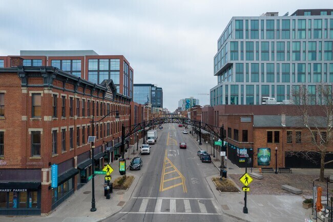 High Street extends for miles North and South of downtown Columbus.