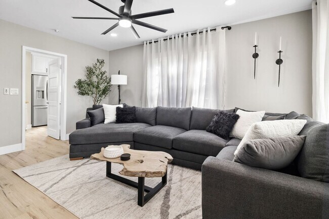 304 E Goodwin St unit ID1257809P, Prescott, AZ 86303 - photo 2