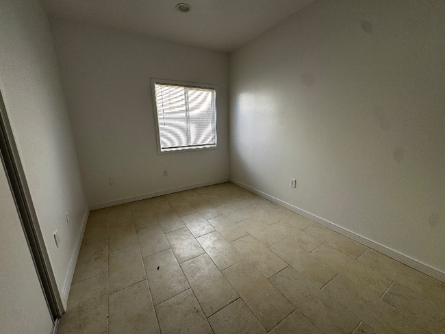 1239 N Roxbury Dr, San Bernardino, CA 92404 - photo 2