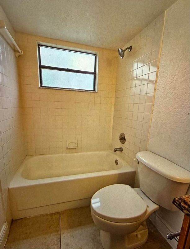 1661 Balfour Point Dr, West Palm Beach, FL 33411 - photo 6