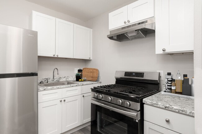 Village Court Apartments, Columbus, OH 43229 - photo 5