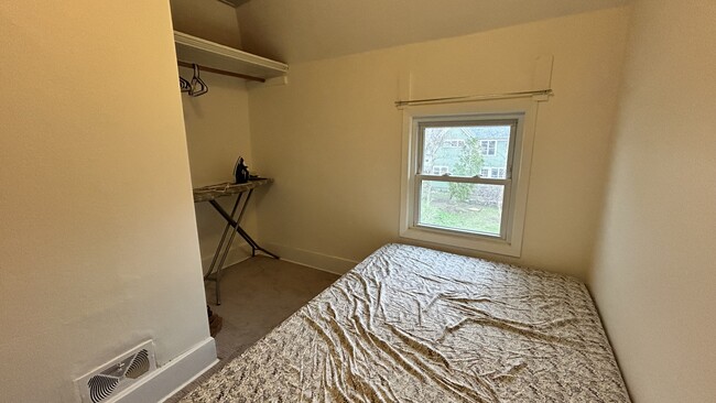NW Bedroom/Living room