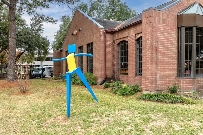 Smaller Scholars Montessori School fosters a positive and collaborative learning environment.