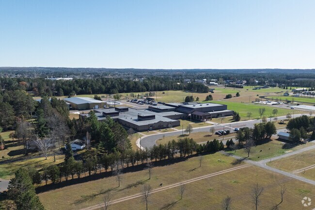 Hayward Middle School has a student-teacher ratio of 10 to 1 According to Niche.