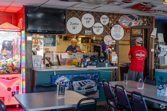 Rounders Pizza serves up specialty pies, sandwiches, and more.
