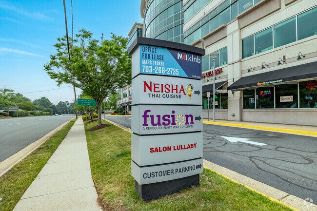 Fusion Academy Tysons is nearby other convenient businesses in Vienna.