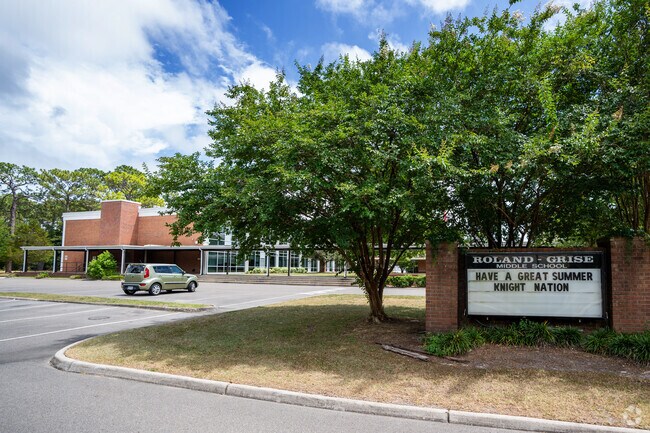 Roland-Grise Middle School provides quality mentorship and guidance in Wilmington, NC.