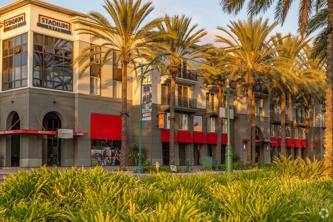 Stadium Lofts are a contemporary modern condominium community in the heart of Platinum Triangle.