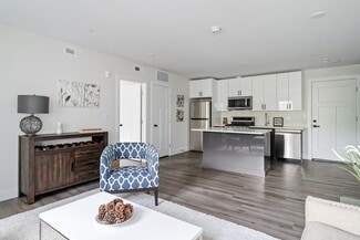 319 Belgrade Ave Unit 303, Boston, MA 02131