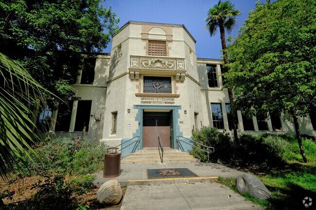 Willard Elementary School in San Pasqual serves students in grades  K-5.