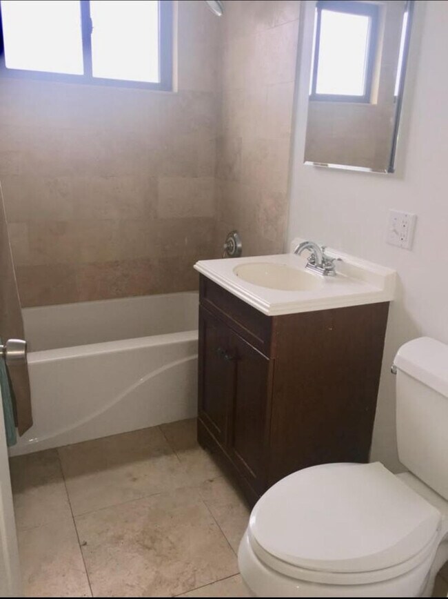 1348 W Chase Ave unit GARDEN, Chicago, IL 60626 - photo 6