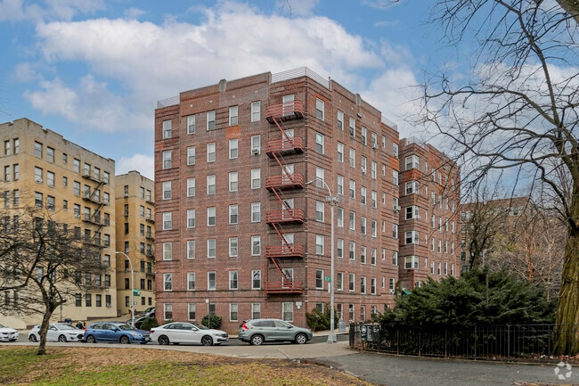 In the Inwood neighborhood there are plenty different housing choices to choose from.