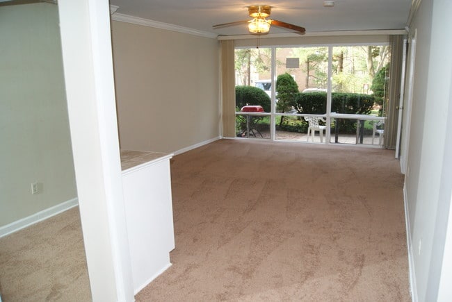 7514 Spring Lake Dr, Bethesda, MD 20817 - photo 5