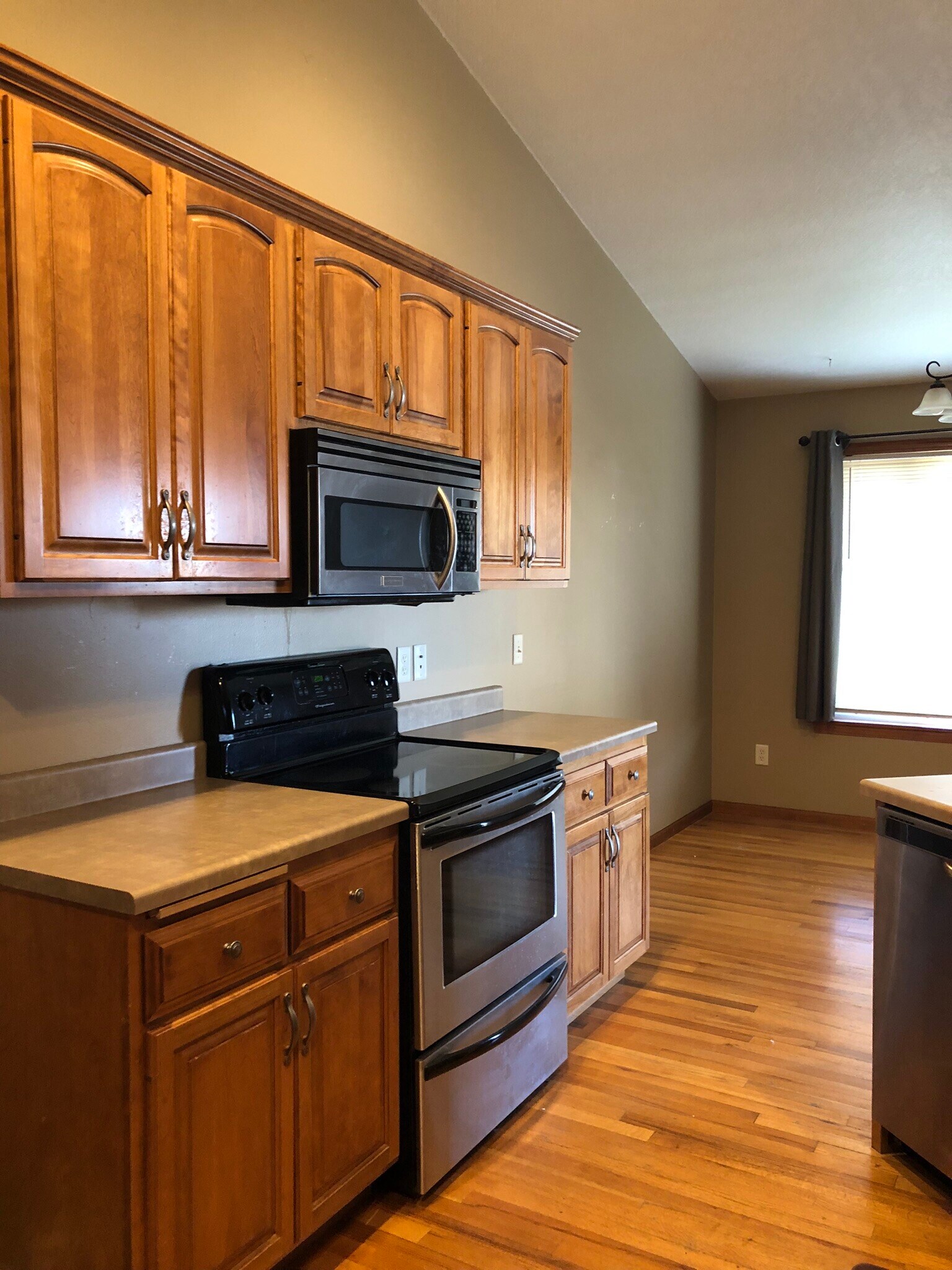 911 N Bahnson Ave, Sioux Falls, SD 57103 - photo 1