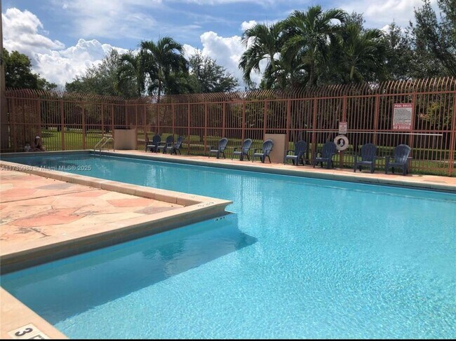 10249 NW 9th Street Cir unit Bldg. 8 104, Miami, FL 33172 - photo 5