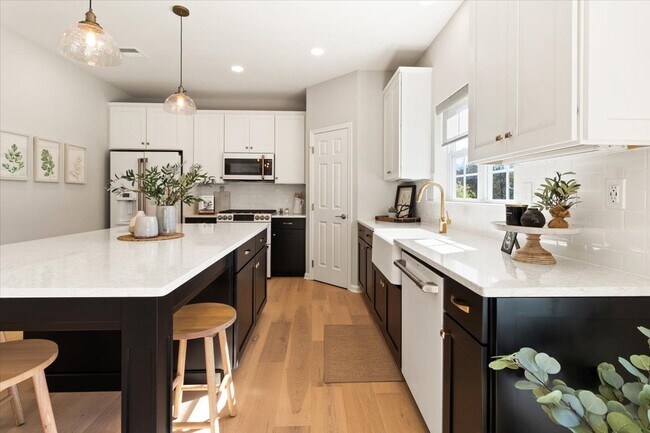 4779 Farrcroft Dr unit 36107792, Easton, PA 18040 - photo 4