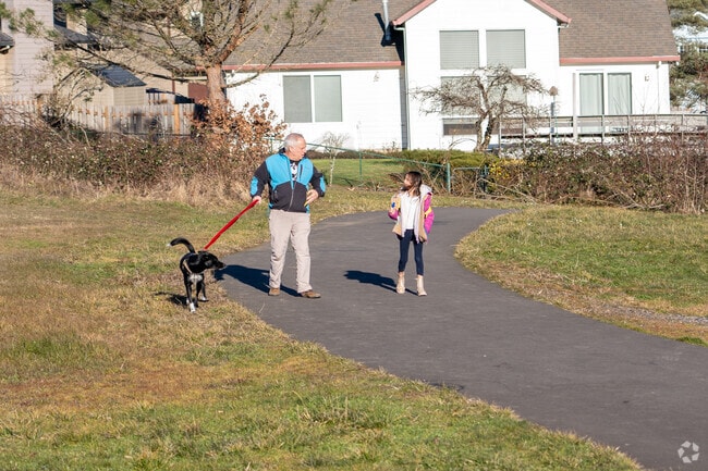 Families enjoy the paved paths throughout the Sandee Palisades neighborhood.
