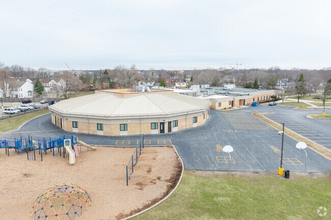 John Jay Elementary School has a student-teacher ratio of 11 to 1.