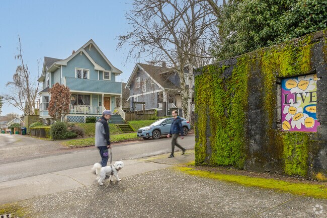 If you pay attention while walking around West Queen Anne, you just might find some inspiring art.