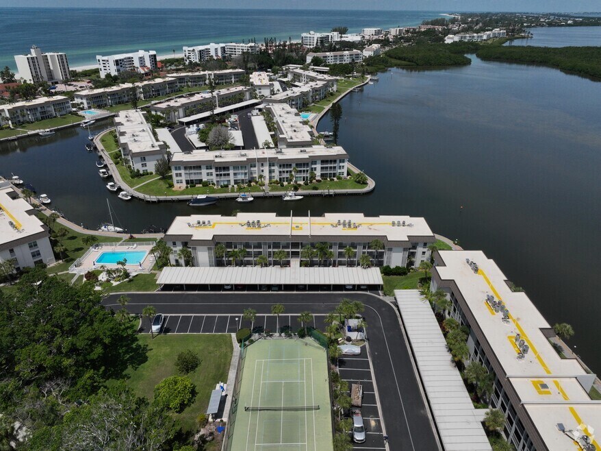 4320 Falmouth Dr unit 301, Longboat Key, FL 34228 - photo 2