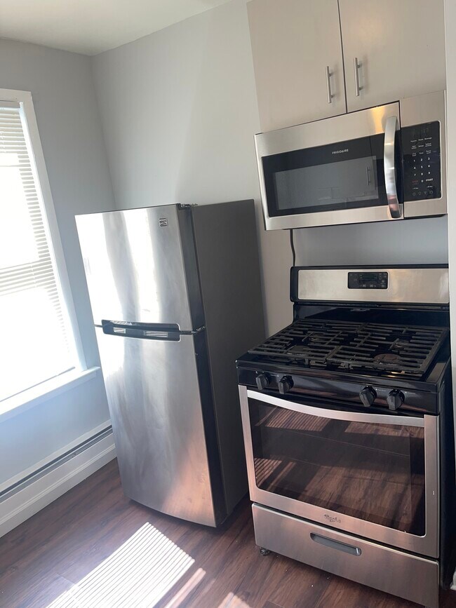 3914 Maine Ave unit 3rd Floor, Gwynn Oak, MD 21207 - photo 3