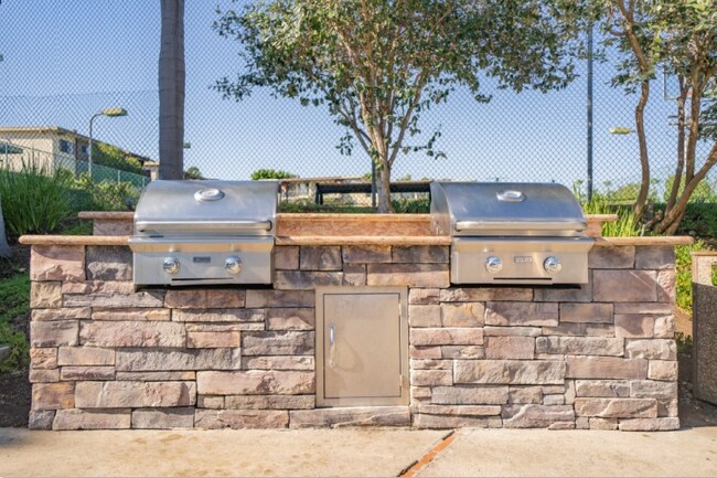 800 E Bobier Dr unit M5, Vista, CA 92084 - photo 3