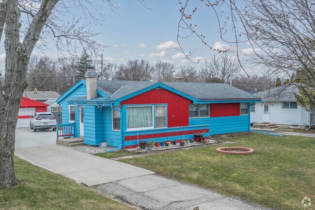 Gra-Ram Has some colorful homes.