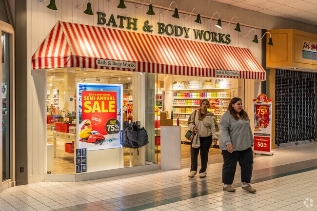 Retail in Kelso is geographically centered around the Three Rivers Mall.