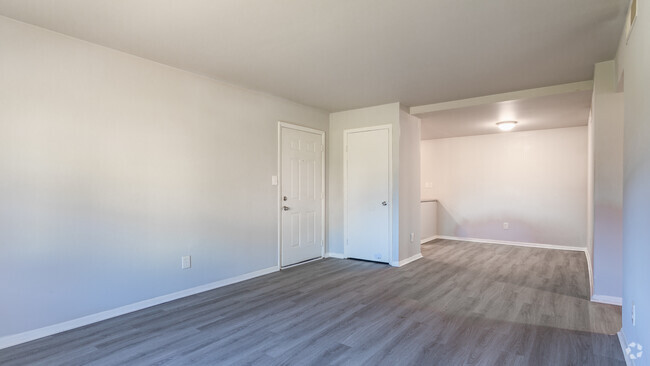 2BR,1BA,-850SF