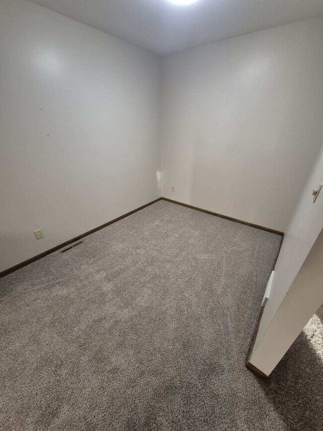 4908 Russell St, Midland, MI 48640 - photo 3