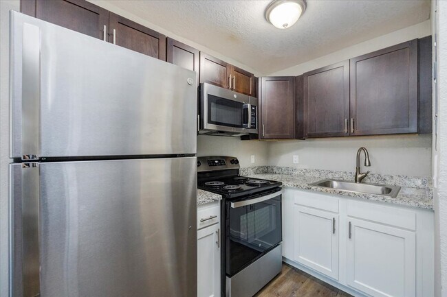 Jade Palms, Naples, FL 34102 - photo 5