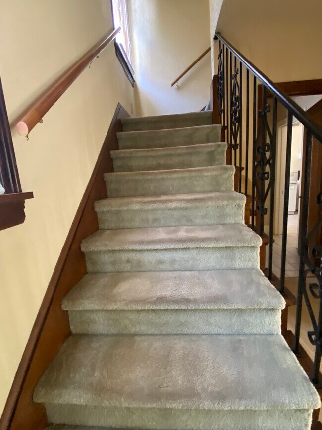 1012 Erin St, Madison, WI 53715 - photo 5