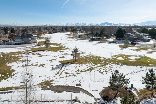 Residents can wind down by playing golf in Glenmoor Country Estates.
