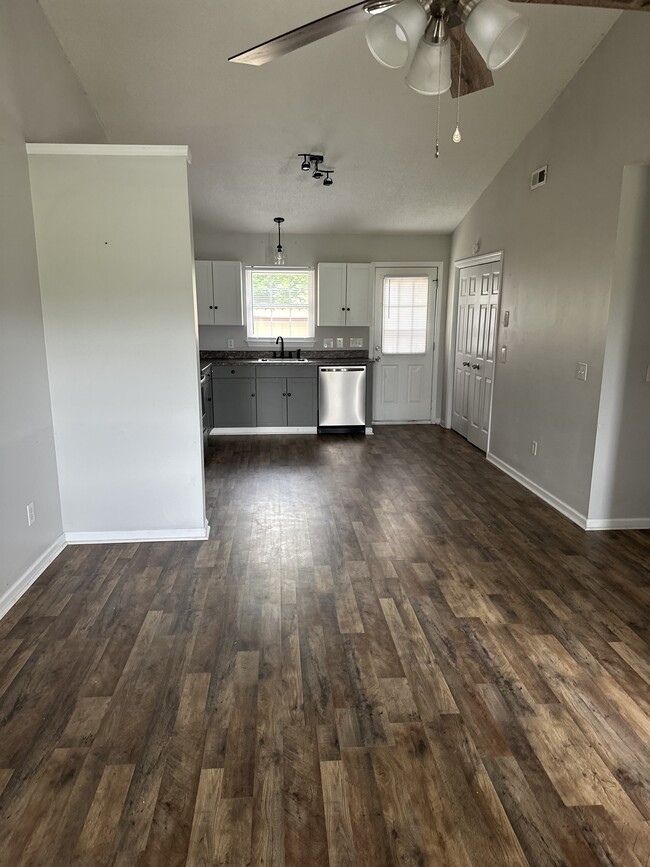 4340 W Horne Ave, Farmville, NC 27828 - photo 3