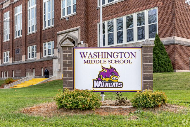 Students in Lakeshore neighborhood can attend Washington Middle School.