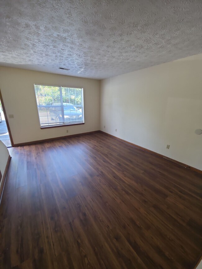 492 W 9th St unit 4, Cookeville, TN 38501 - photo 2