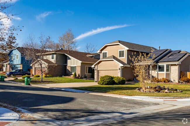 Rows of split-level homes are common throughout Summit Ridge at West Meadows.