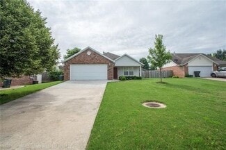 1028 S Eastview Dr, Fayetteville, AR 72701