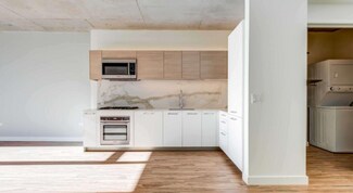 197 N Desplaines St, Chicago, IL 60661