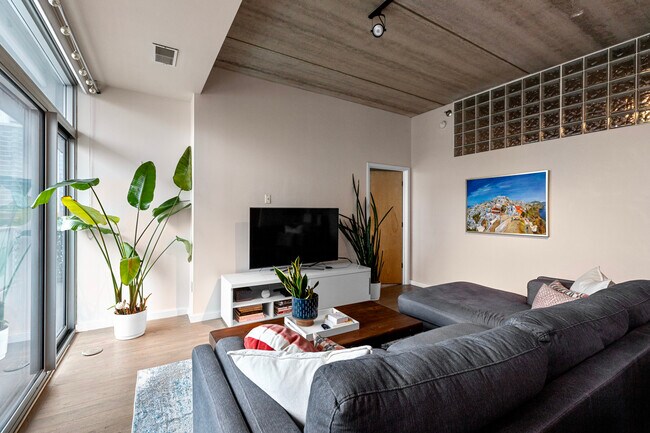 SIX30 North Franklin Condos unit 709, Chicago, IL 60654 - photo 7