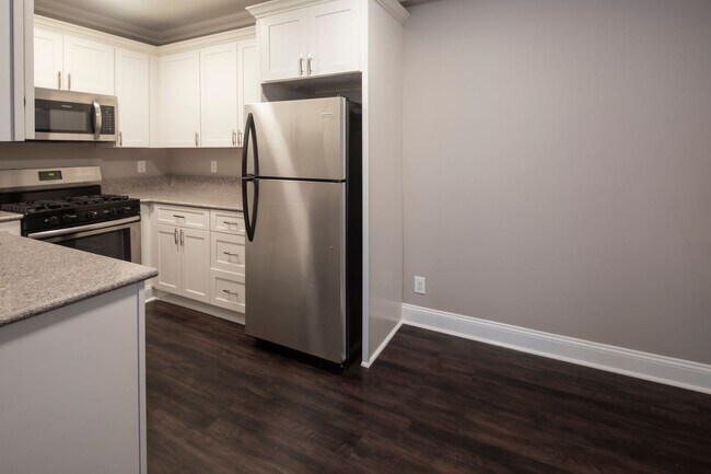 The Cornerstone: Heat, Gas, Hot & Cold Water Included, Elevator, Cat & Dog Friendly, Hackensack, NJ 07601 - photo 4