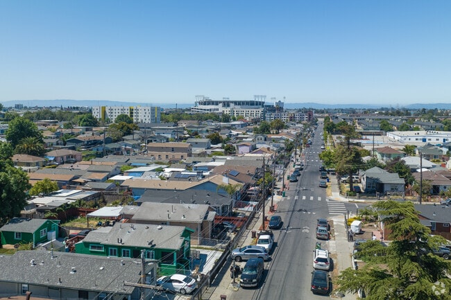 Coliseum offers easy access to culture and transit, making it a lively neighborhood to explore.