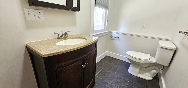 33 Pine St unit . 2, Burlington, VT 05401 - photo 4