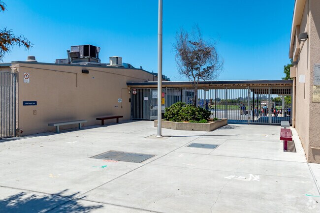 Valencia Park Elementary School