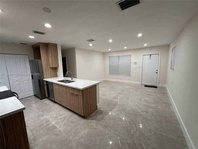 611 N 69th Way, Hollywood, FL 33024 - photo 5